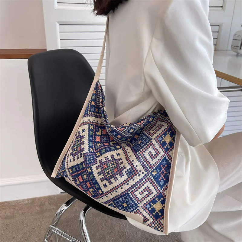 

Spring national style canvas large capacity bag women's 2022 new trend fashion one shoulder leisure simple Tote Bag