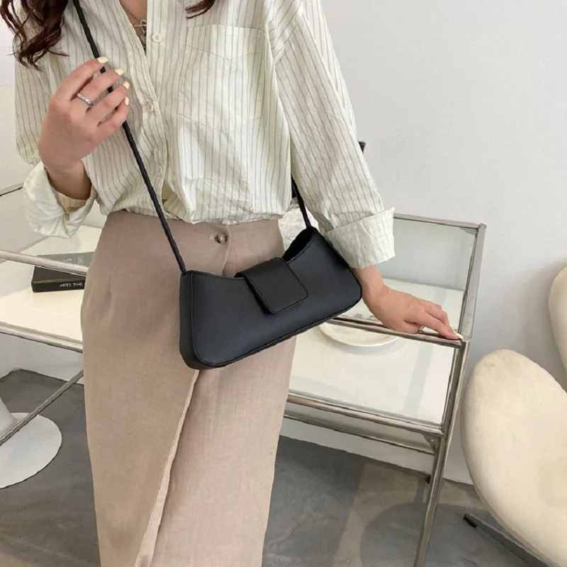 Сумка на плечо женская под подмышку маленький кошелек брендовый клатч Простые