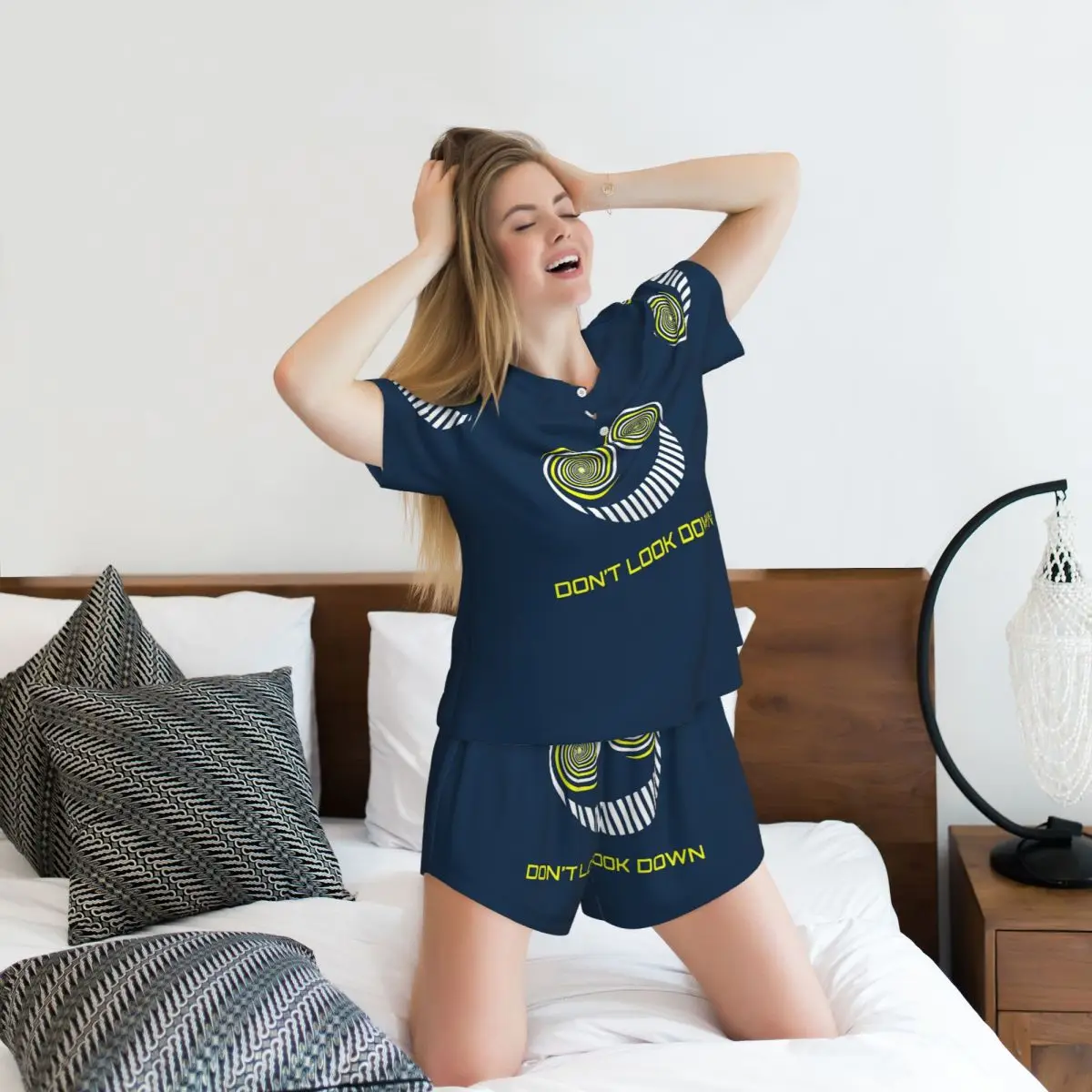 Фото Ночные рубашки The Smiler Alton Towers Uniform Outfit Merch UkActive с круглым вырезом и короткими рукавами для сна, женские свободные рубашки для сна №2