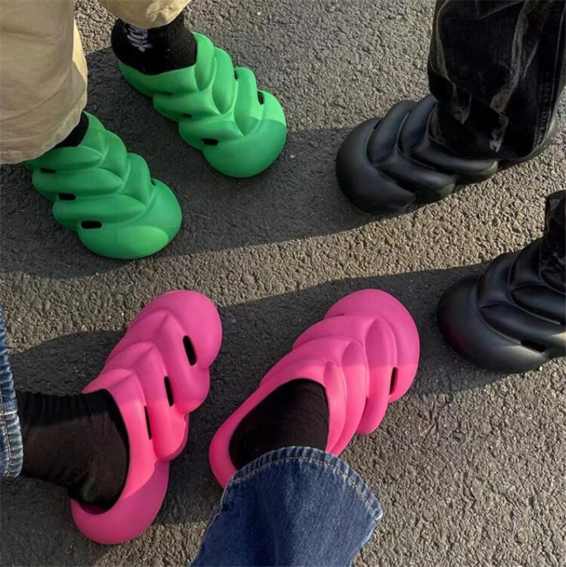 

ZMPDXY Summer New Personality Bubble Fashion Slides Men Sandals Cute Home Couple Bathroom Slippers Men and Women Sandals Clogs