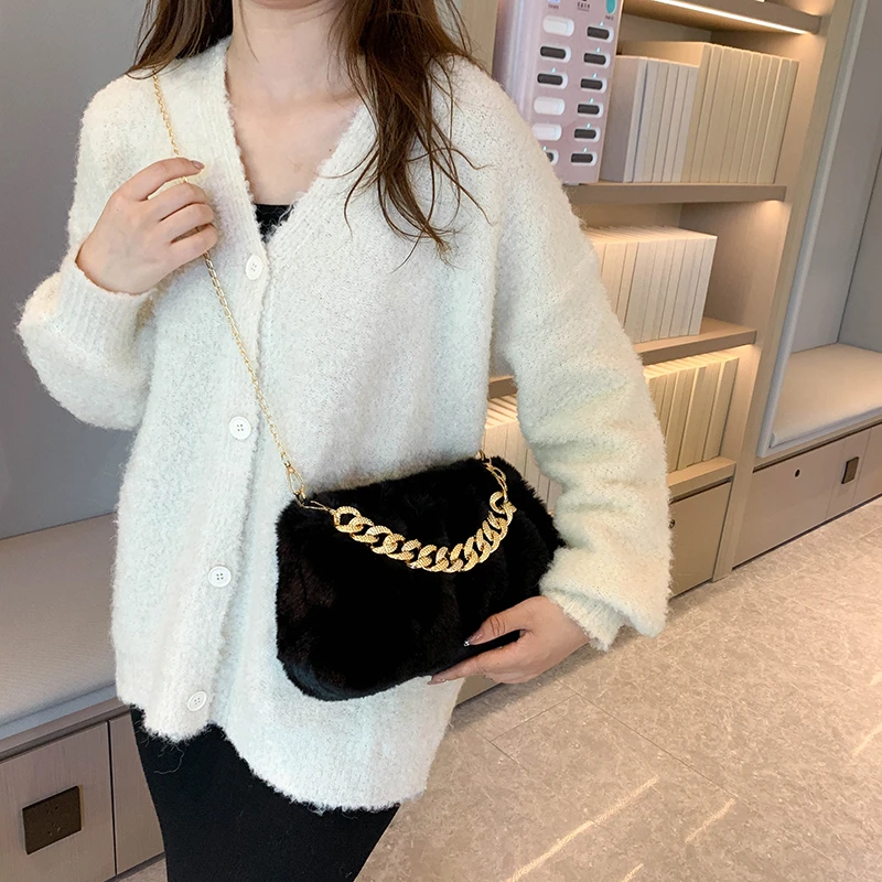 Pearl Chains Plush Tote Bags For Women 2022 Winter Soft Fluffy Bag Solid Furry Luxury Designer Handbag Pleated Fur Shoulder Bags
