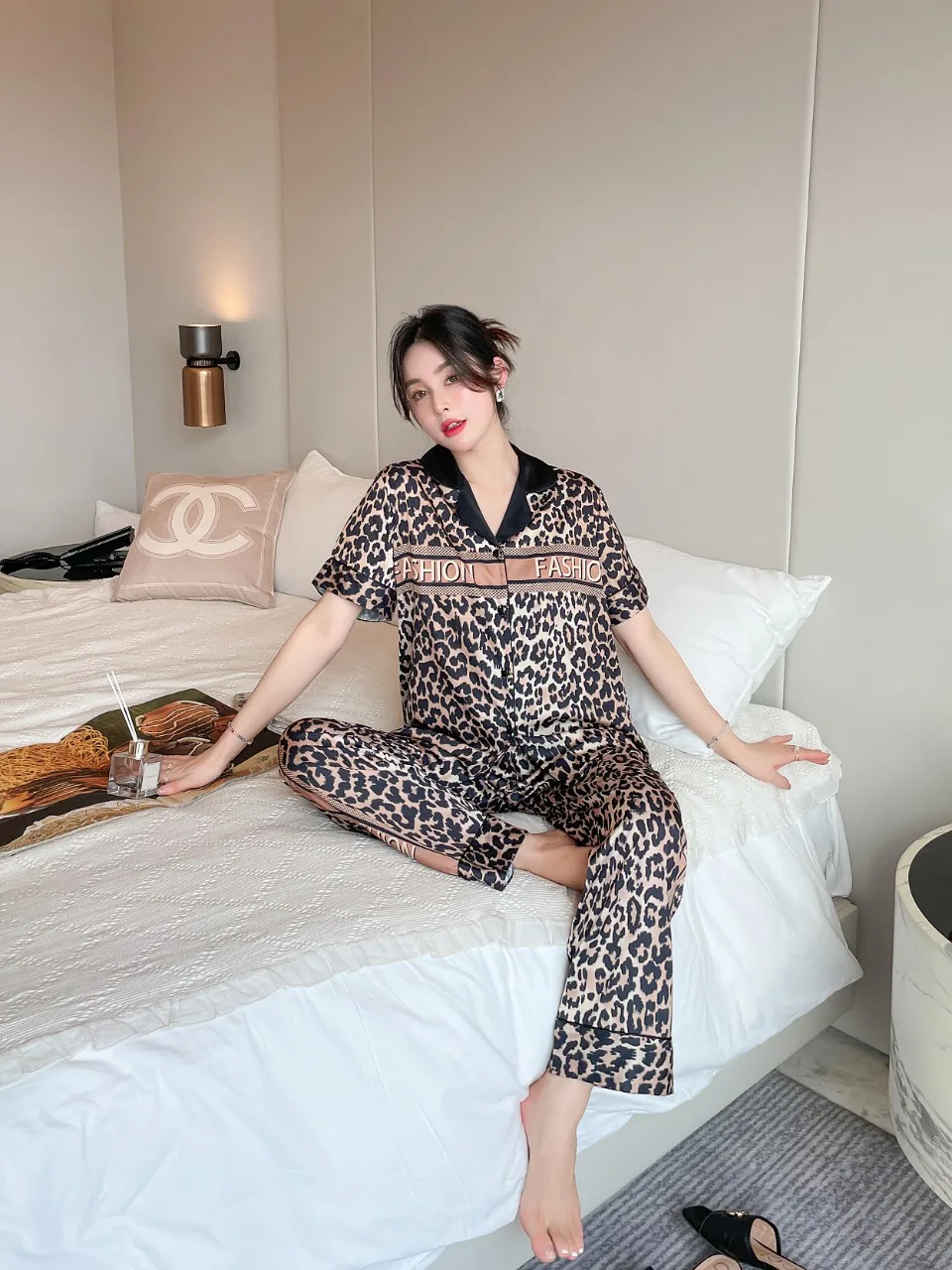 [Women's pajamas] [high-quality]Spring and summer new sexy ice silk pajamas female couple leopard print temptation home clothes