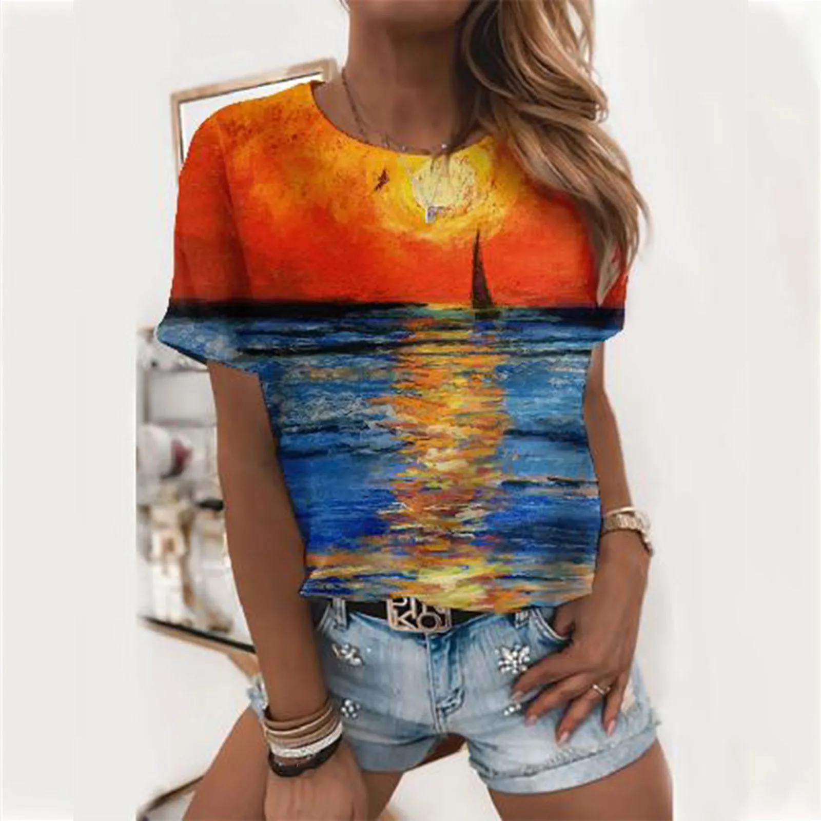 

Женская блузка с круглым вырезом, коротким рукавом и принтом