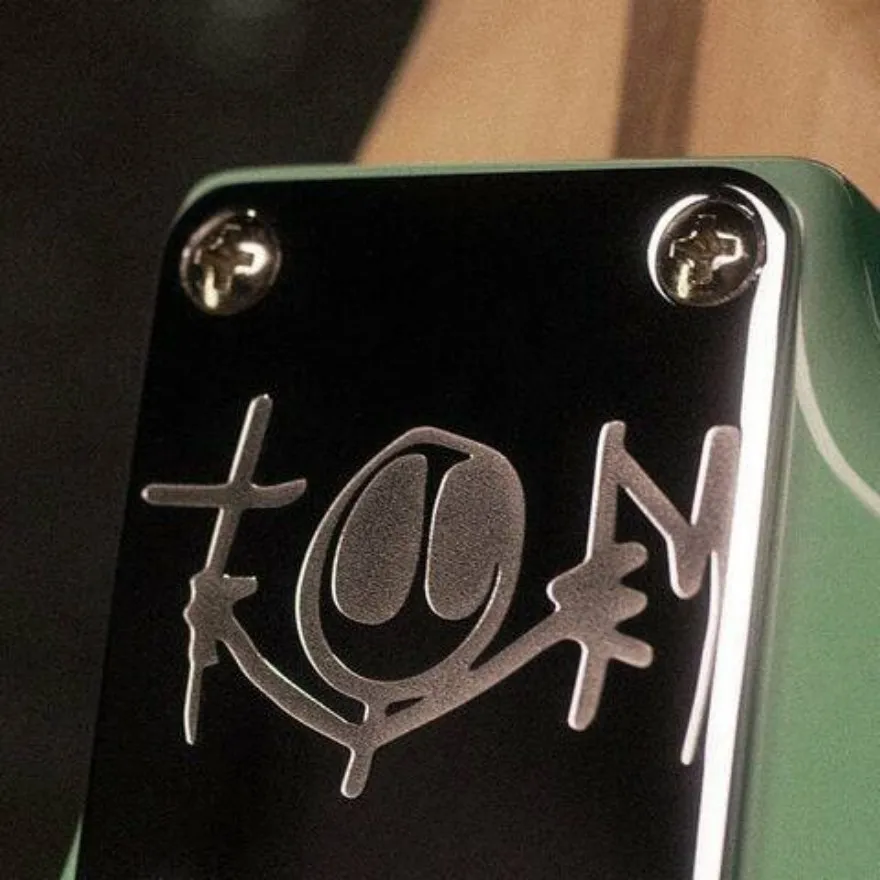 Высокое качество Tom Delonge хромированная Шейная пластина Strato электрическая гитара