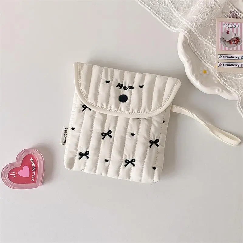 

Женская сумка для хранения гигиенических прокладок