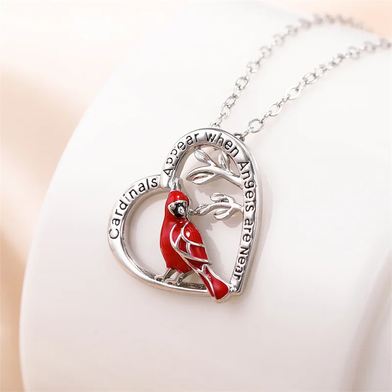 

Aide 1PC Cardinal Parrot Moon Necklace Glass Pendant Character Souvenir Jewelry Gift Ladies Luxury Jewelry Necklace Gift 2022