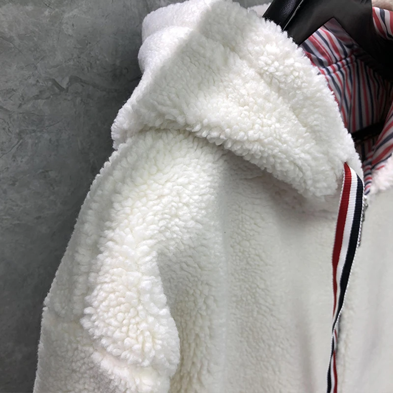 Рисунок 5 - Женское шерстяное пальто на молнии