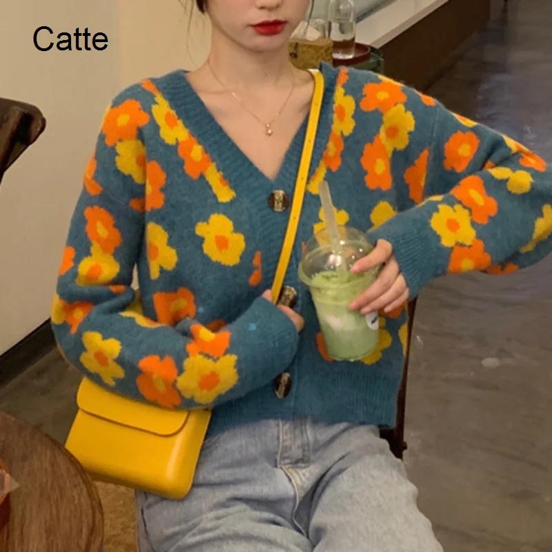 

2022 Spring Knitted Cardigan Women's Outer Wear Suspender Two-piece Set Lazy Short