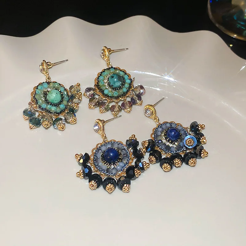 Массивные серьги Ajojewel со стеклянными кристаллами и бисером зеленые/синие