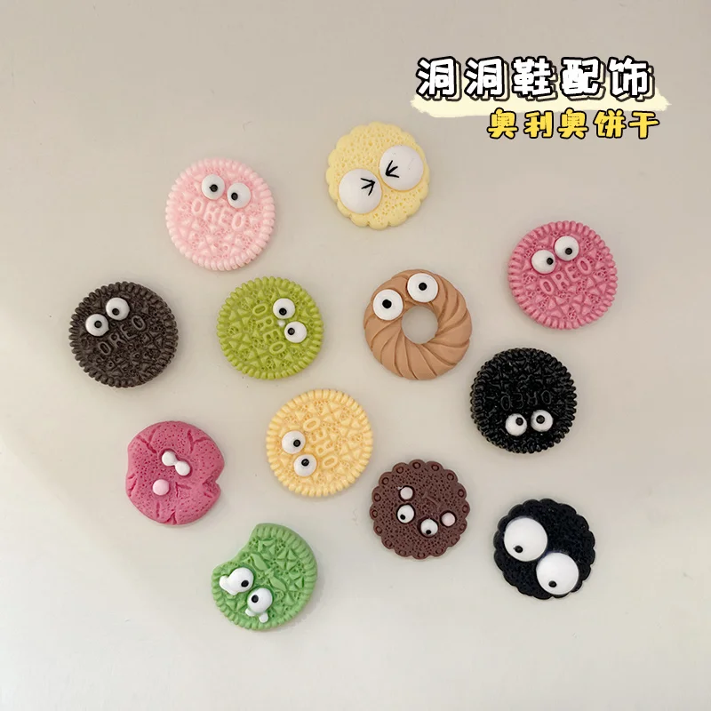 

DIY Simulated Biscuit Clogs Jeans Cartoon Food Cute Croc Charms Desiger Fashion Funny Colorful Shoe Decorations Finished Product
