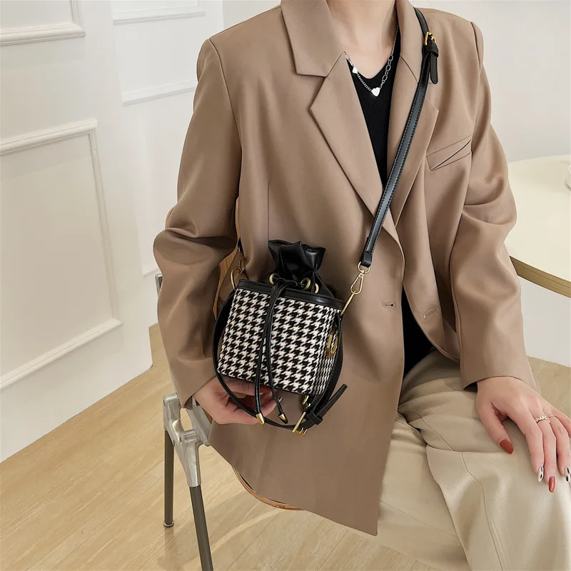 

Fashion ladies bag 2022 autumn and winter new small square bag creative plaid bag contrast color PU small incense box bag