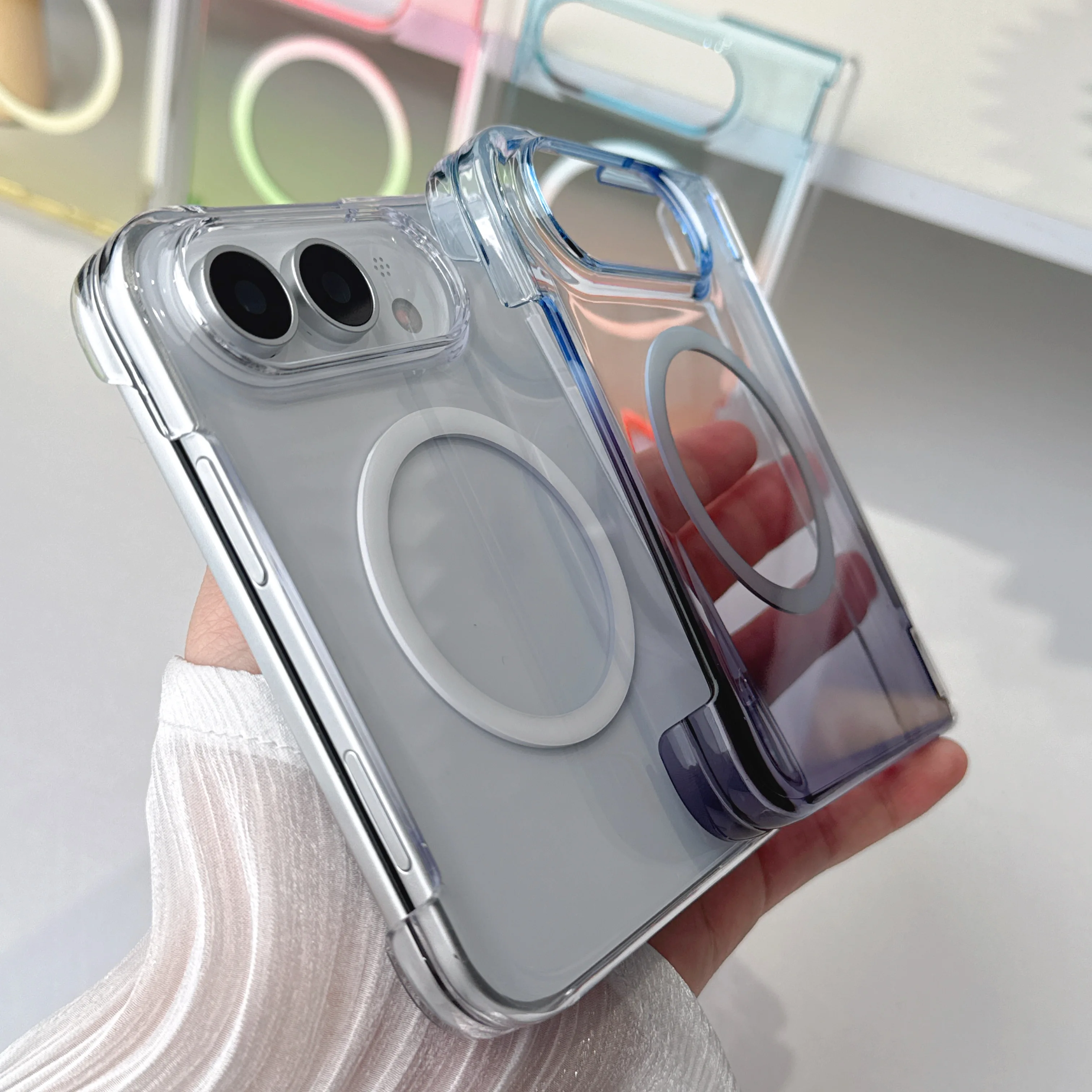 Фото Магнитный чехол для телефона с эффектом градиентного покрытия ‌   для iPhone Ultra 18 Fold ударопрочный чехол с поддержкой Magsafe, защитой шарнира и камеры №3