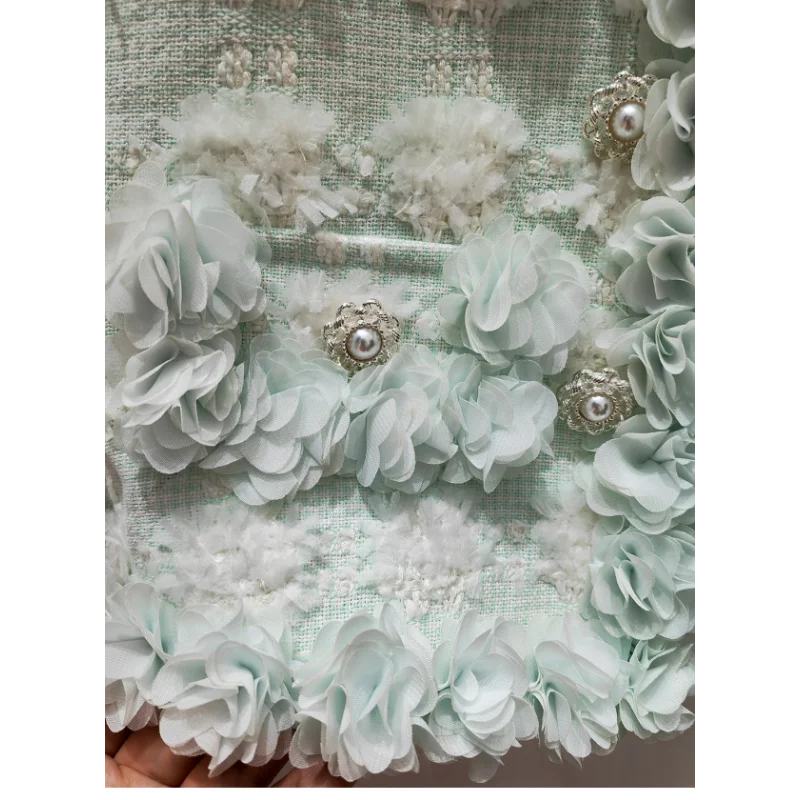 Рисунок 4 - Женское короткое пальто в клетку