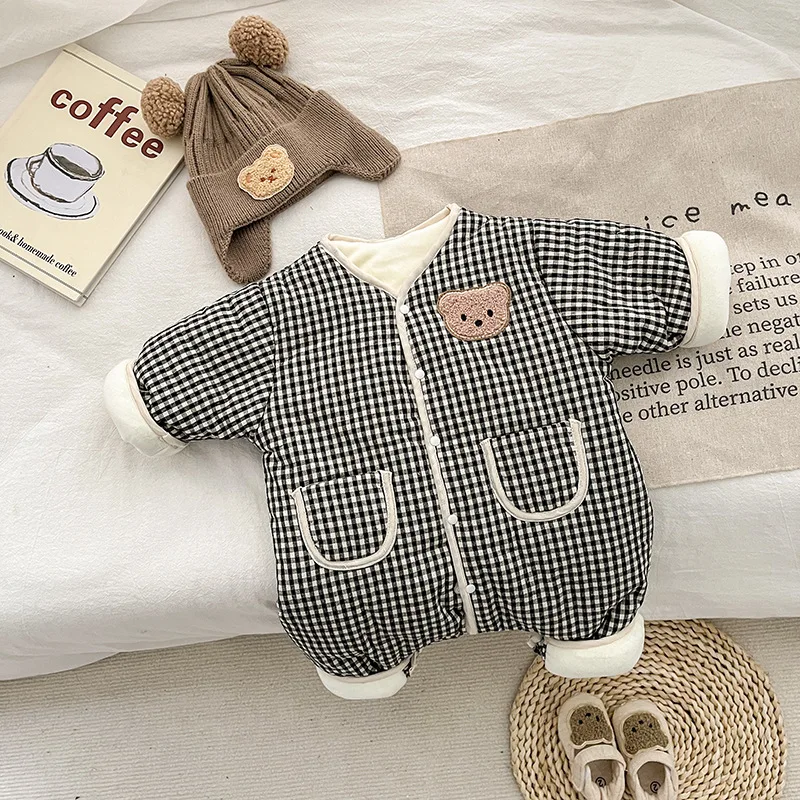 Рисунок 6 - Комбинезон зимний с длинным рукавом для новорожденных