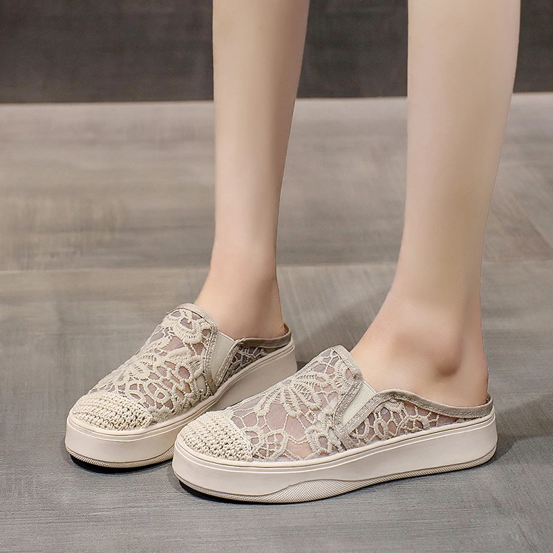 

Летние удобные женские тапочки с вырезами, модные вышитые женские универсальные повседневные сандалии на платформе, мюли в елочку