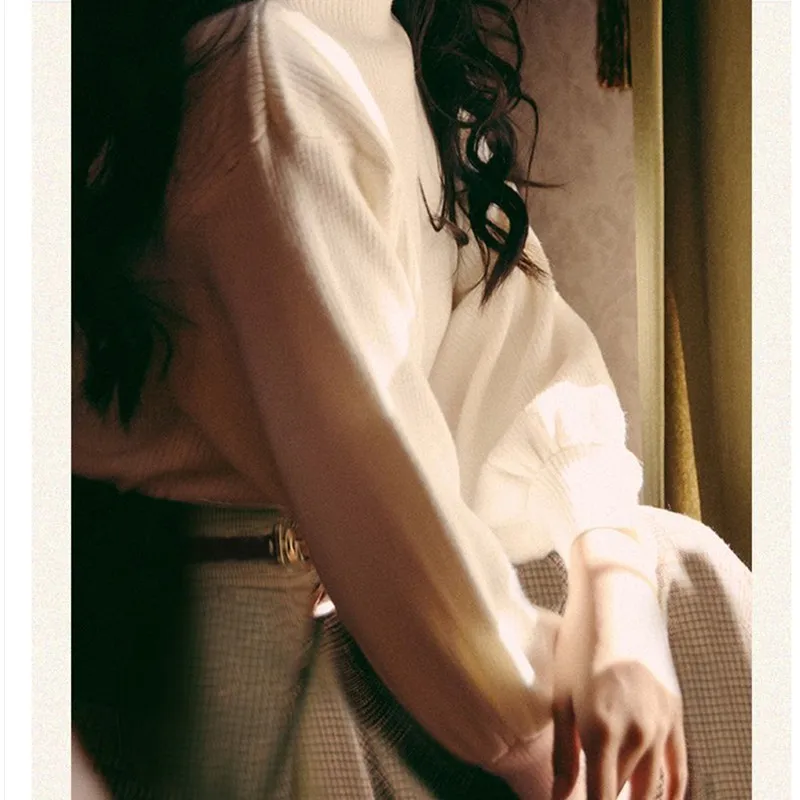 Женский вязаный костюм-двойка белый свитер в клетку с высокой талией и юбка