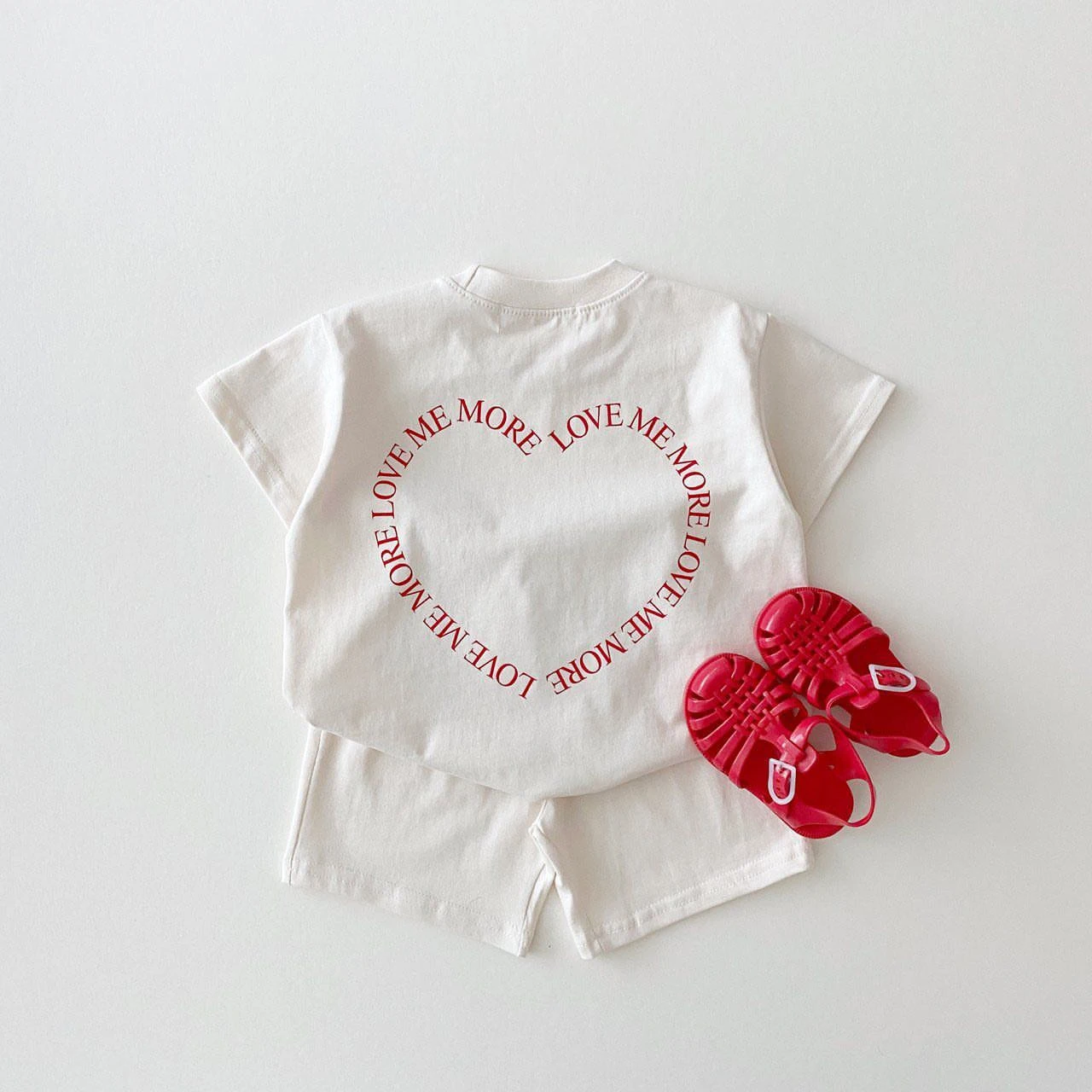 Conjunto de ropa coreana para bebé y niña, ropa de Boutique, Camisetas básicas con estampado de corazón, sudadera + Pantalones cortos, 1-3 años, 2022