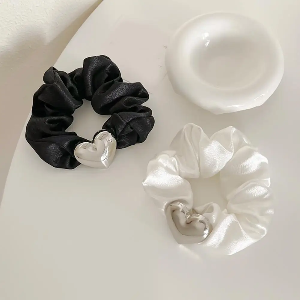 

Retro Hair Tie Cream Color Pleated Satin Hair Tie with Heart Decor Retro Hair Rope Accessory for A Simple Smooth Look Smooth