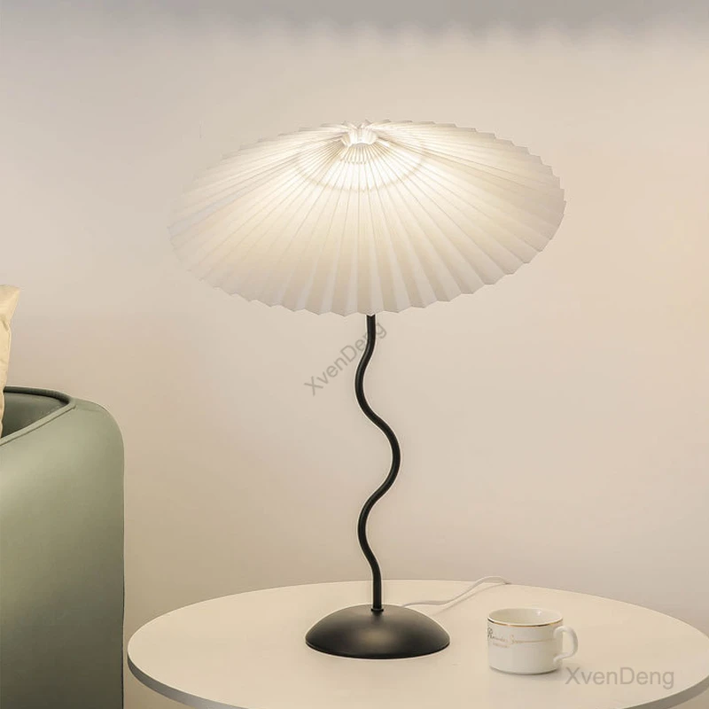 Korea Pleated Umbrella Table Lamp Vintage Swing Iron Fabric Desk Lamps for Bedroom Living Room Decoration Bedside Night Lights