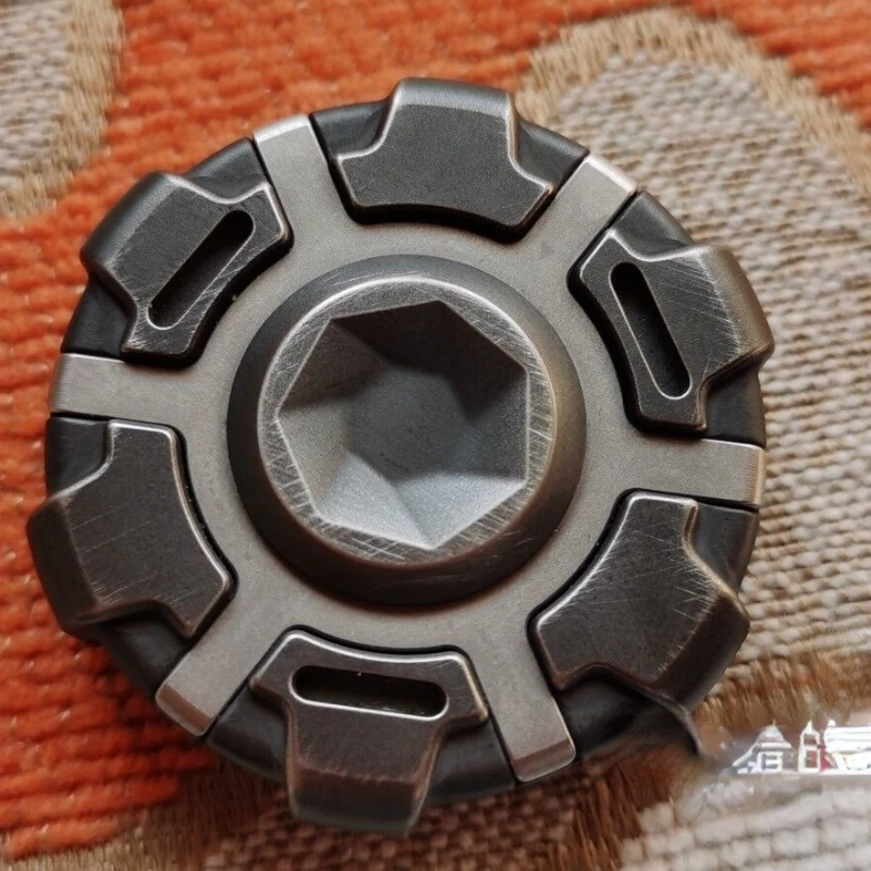 

Second-Hand out-of-Print EDC Noah Ark Pop Coin Zirconium Titanium Material 90% New Slight Scratches Free Bag