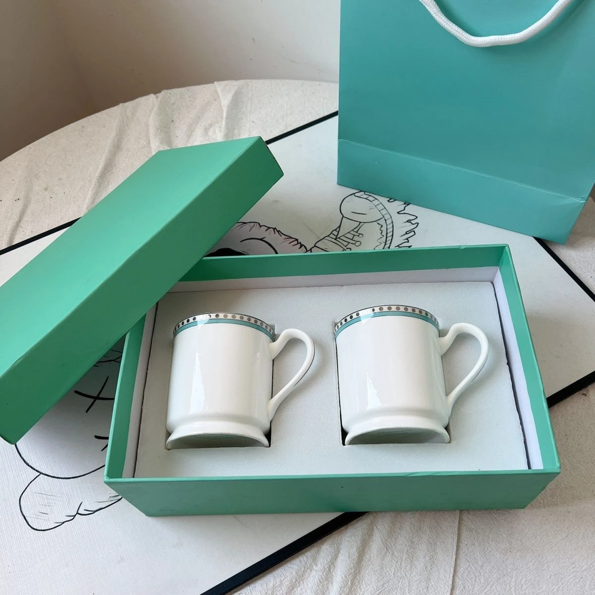 

Классическая керамическая кружка в европейском стиле из синего костяного фарфора, кофейная чашка, кружка для чашки, Подарочная коробка, свадебный подарок