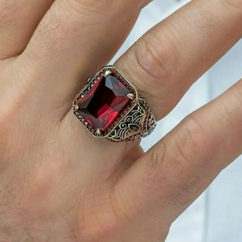 

Vintage famous ethnic style texture inlaid with red and green zircon ring