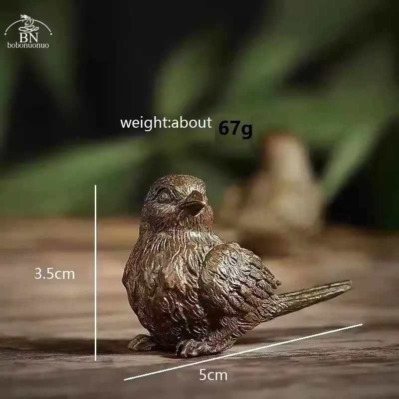 

Металлическая статуэтка воробья