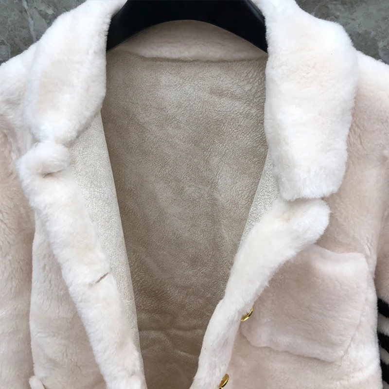 Рисунок 4 - Женское белое пальто TB