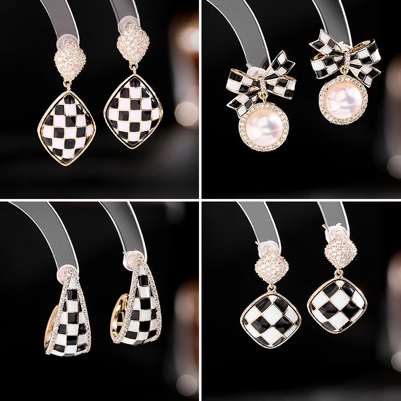 

Корейские dongdamen Новые Серьги Геометрические нишевый дизайн черно-белые клетчатые серьги