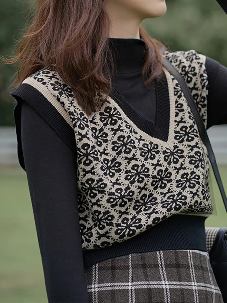 

Spot 2022 Autumn Vintage Snowflake Shoulder Knit Vest Women's Autumn and Winter New Temperament Layered Jacket Vest Women V-Neck