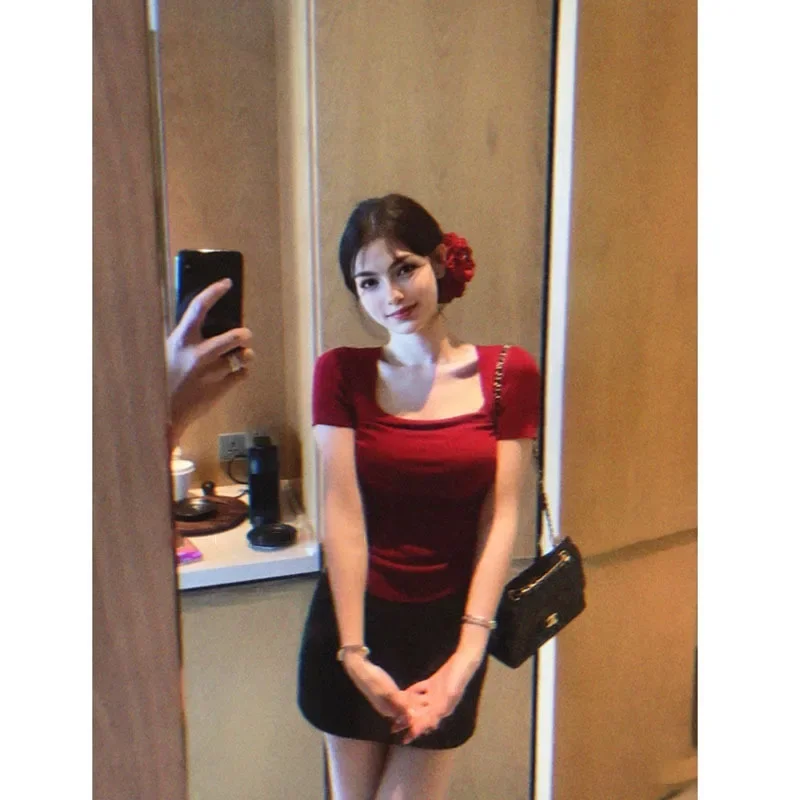 Женская летняя футболка с коротким рукавом и квадратным вырезом