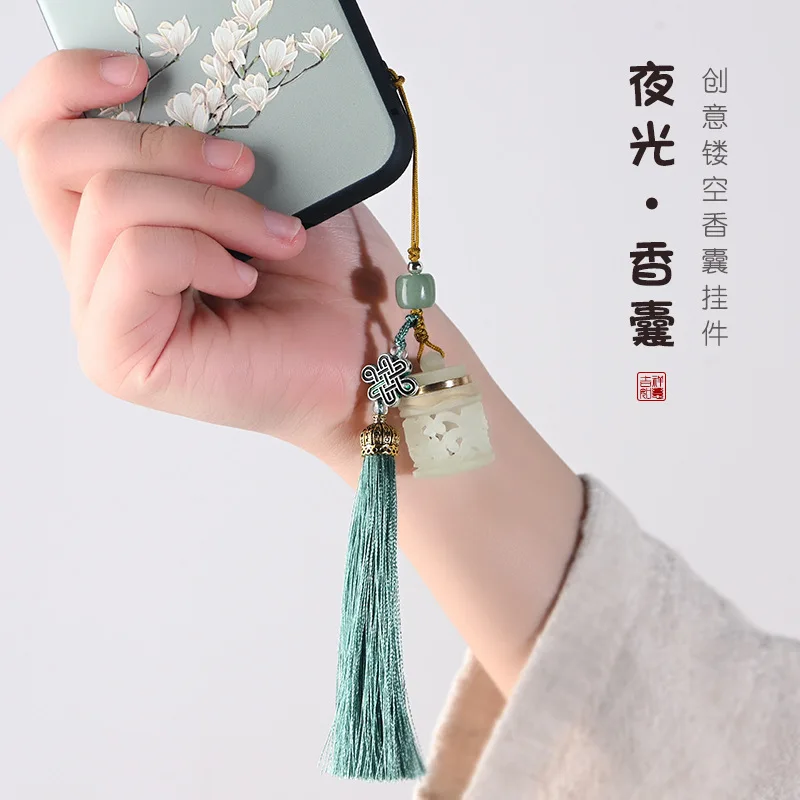 

Hollow glow-in-the-dark sachet pendant creative mobile phone key chain tassel women mouth sachet bead box wholesale jade carving