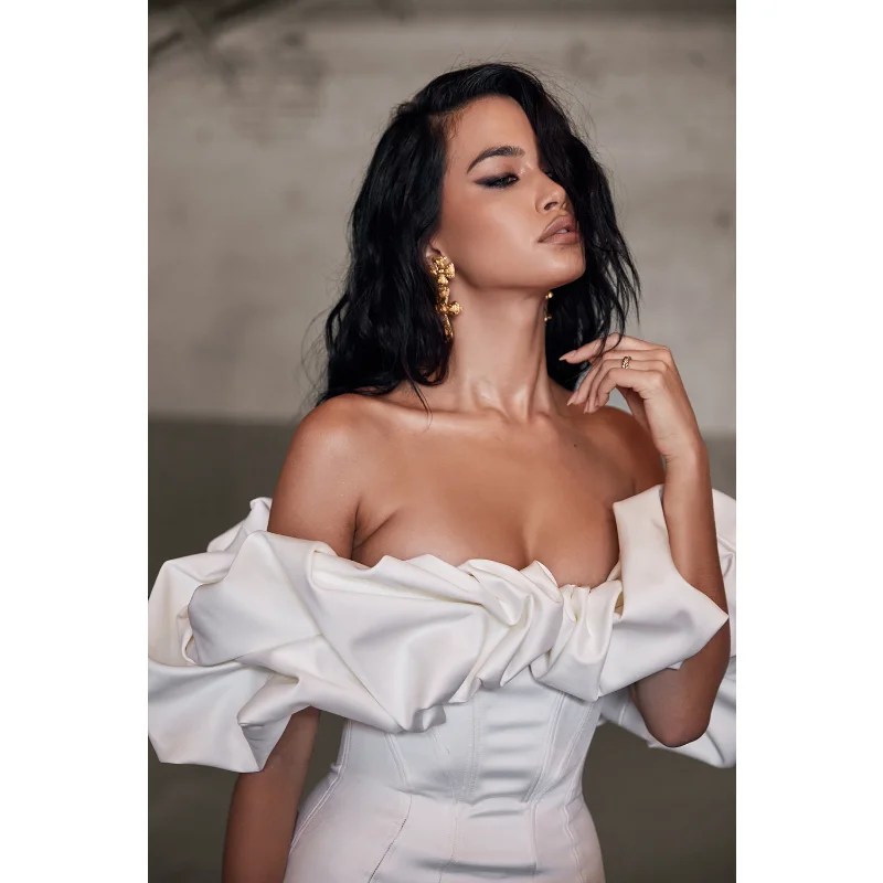 

2023 new Europe and the United States ruffled edge one-line shoulder dress bare breasts sexy senior sense short skirt