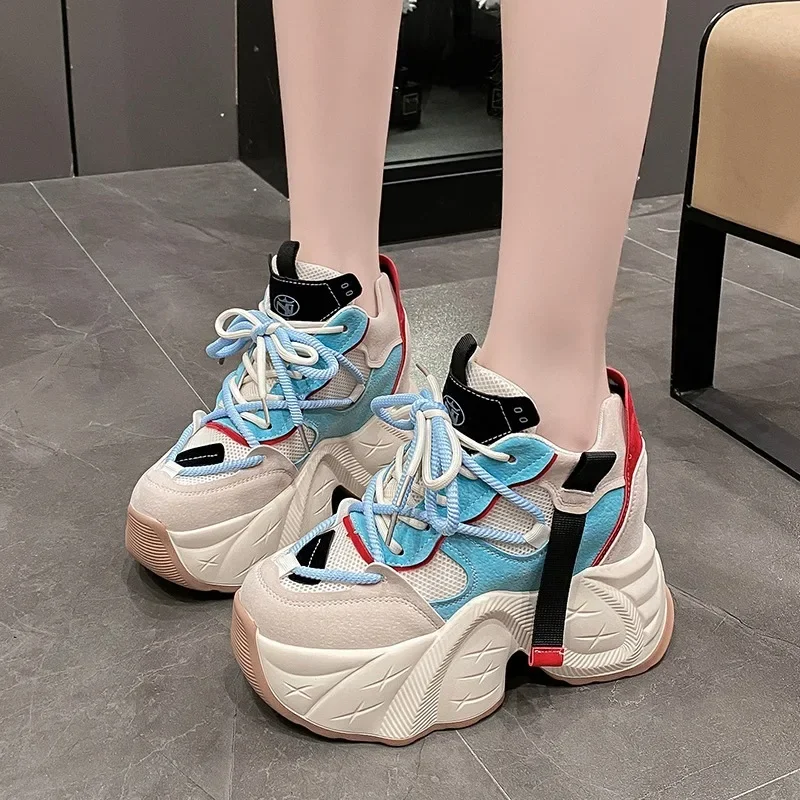 Женские массивные кроссовки 11 см Новинка осени 2024 сетчатые для папы на высокой