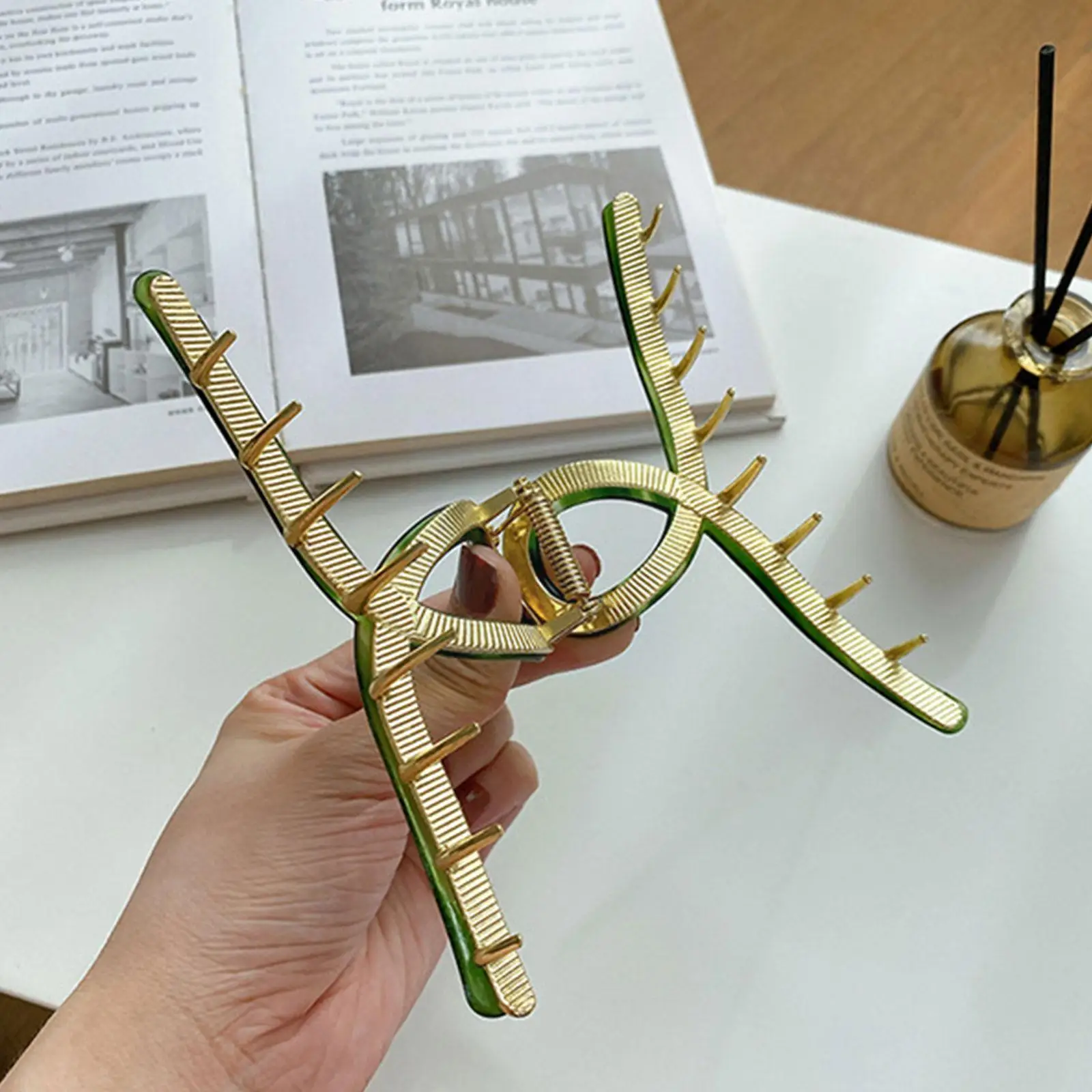 

2022 New Elegant Acetate Alloy Geometric Hair Claw Crab Fashion Headwear Bath Ladies Girl Clip Hair Accessories Women R9m7