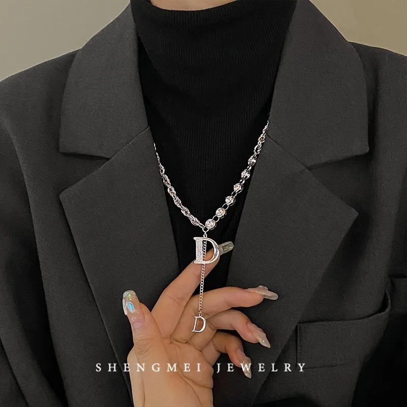 

Длинное ожерелье с подвеской в виде буквы D с микро-фианитом