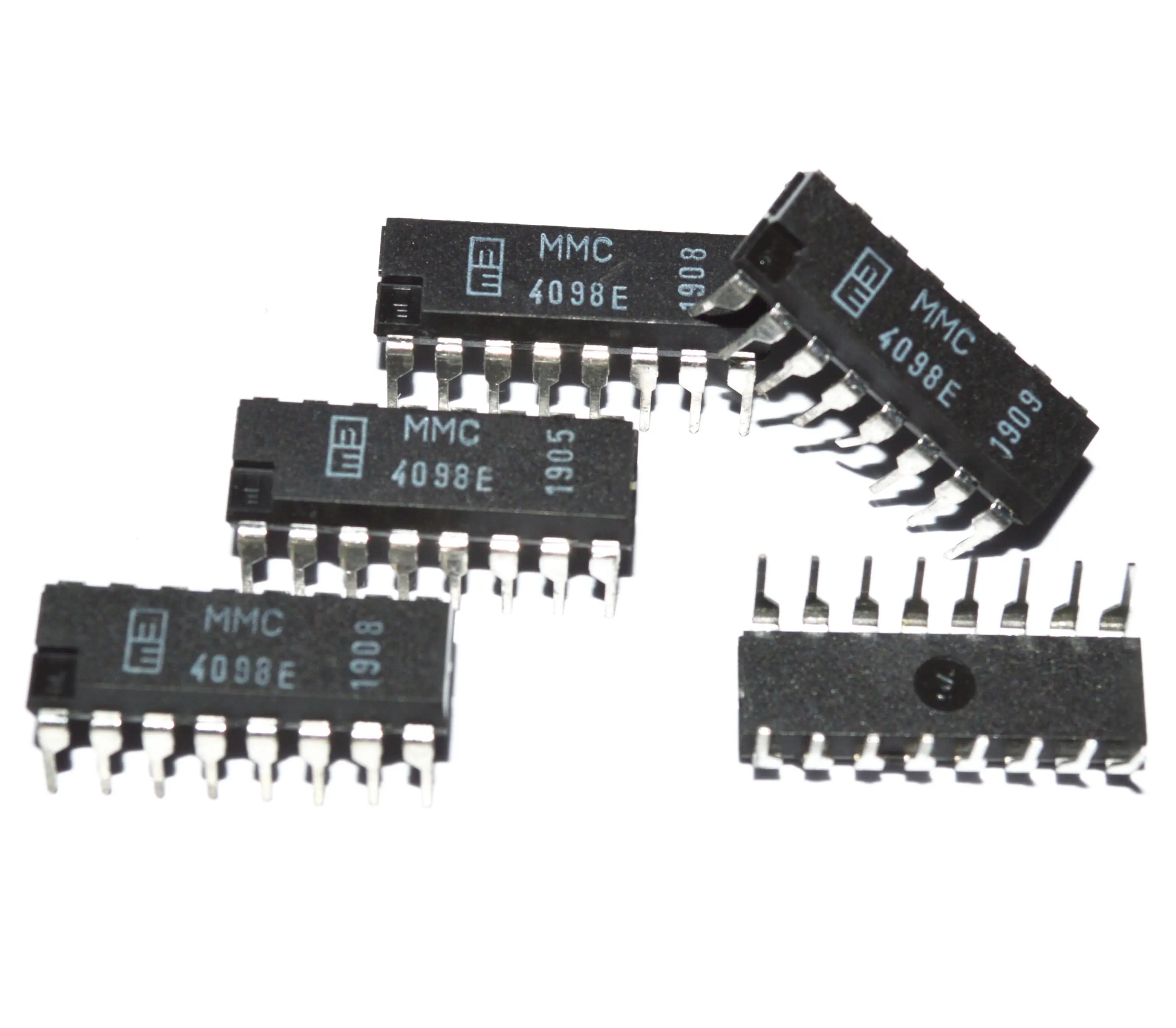 Первая микросхема