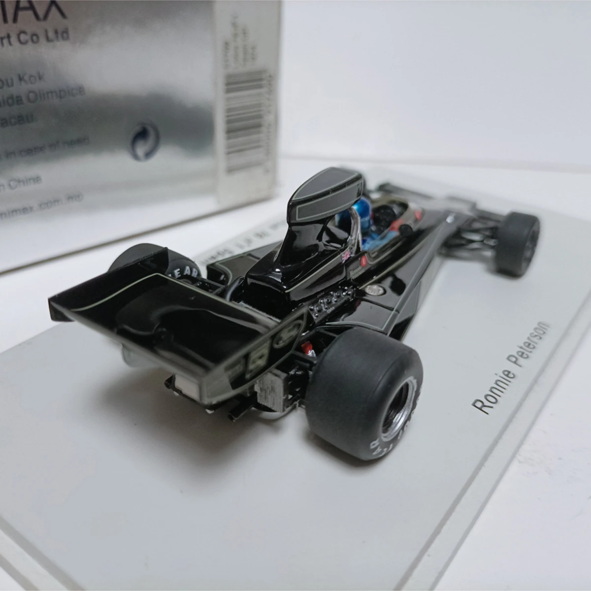 Фото Spark 1:43 Масштабная модель Lotus 76 из смолы # Гоночные модели автомобилей Испания ГП 1974, классика, ностальгия, подарки для взрослых, сувенир, статичная модель для демонстрации. №3