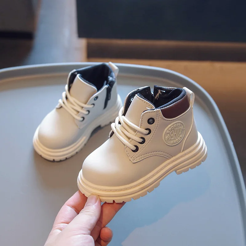 

Детские ботинки, сезон осень-зима, водонепроницаемые Нескользящие плюшевые теплые хлопковые зимние ботинки, модные кожаные детские кроссо...