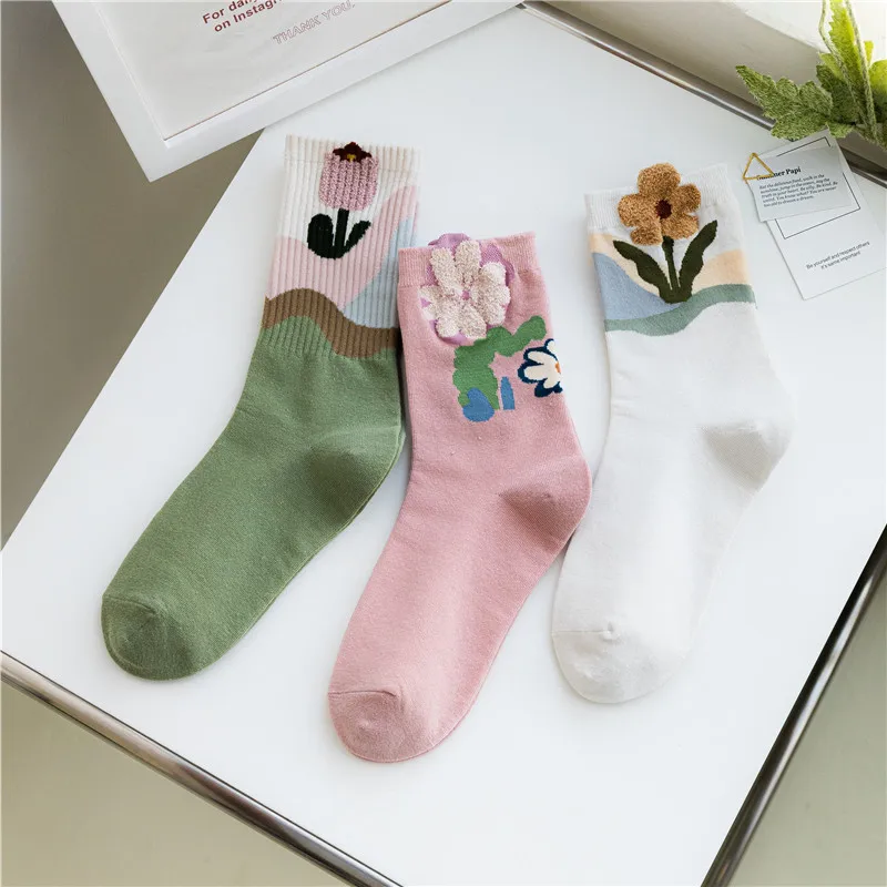 

Fashionable and Sweet Flower Medium Tube Socks Women's Casual Cotton Breathable Socks Academic Style Medium Socks for Women