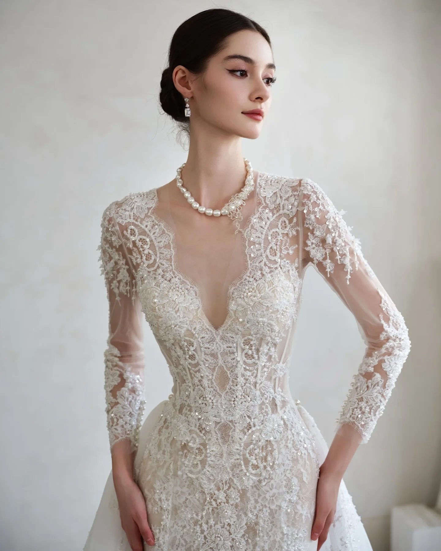 Фото Сексуальные прозрачные свадебные платья с V-образным вырезом, кружевными аппликациями, бисером и пайетками, платья-русалки для невесты с шлейфом, выполненные на заказ. №2