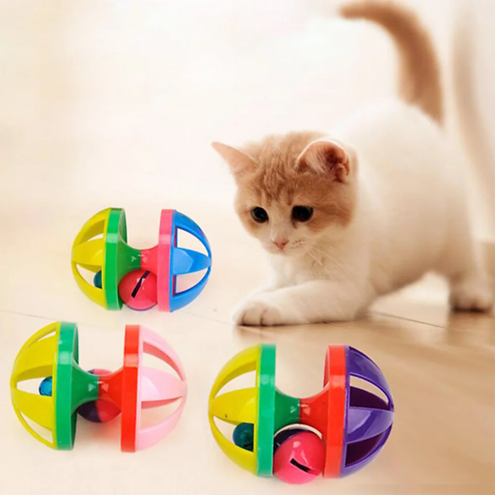 

Игрушки для кошек мяч для котов с колокольчиком, играющая в жевательную погремушку с царапинами, пластиковый мяч, интерактивные тренировоч...