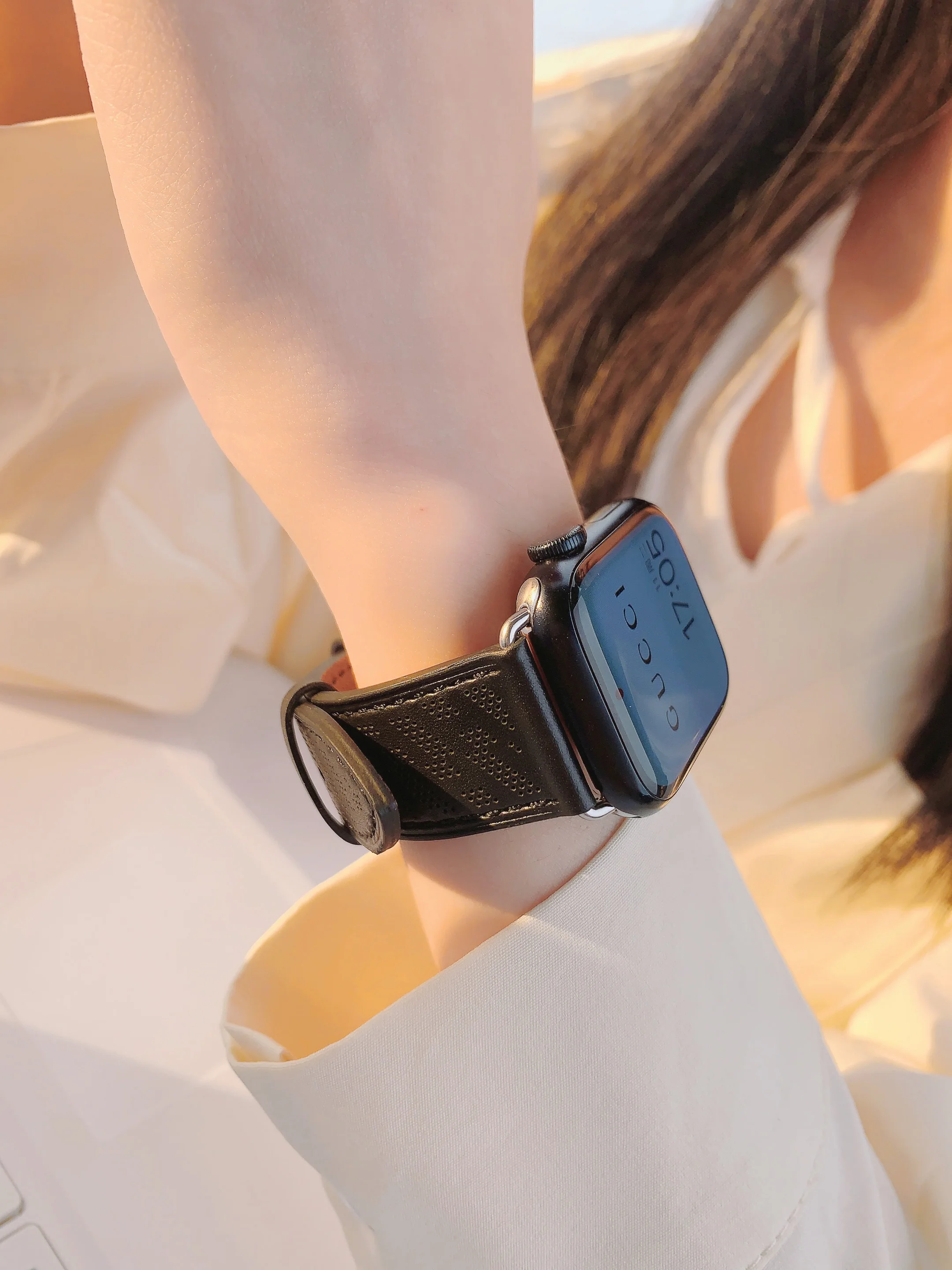 LoGo Leather strap For Apple watch band 49mm 44mm 45mm 40mm 38mm wristband correa bracelet iWatch series 8 7 Se 6 5 4 3 ultra