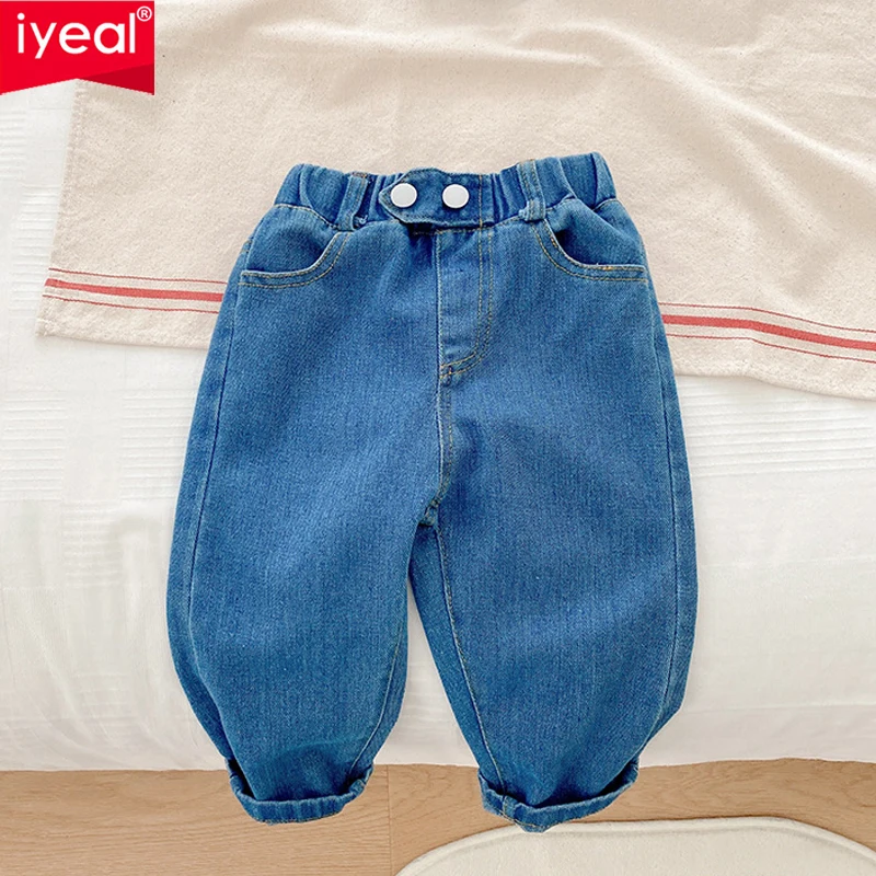 

Новинка 2022, демисезонные детские джинсовые брюки IYEAL, Детские однотонные джинсы для девочек и мальчиков, брюки, одежда для девочек 1-7 лет
