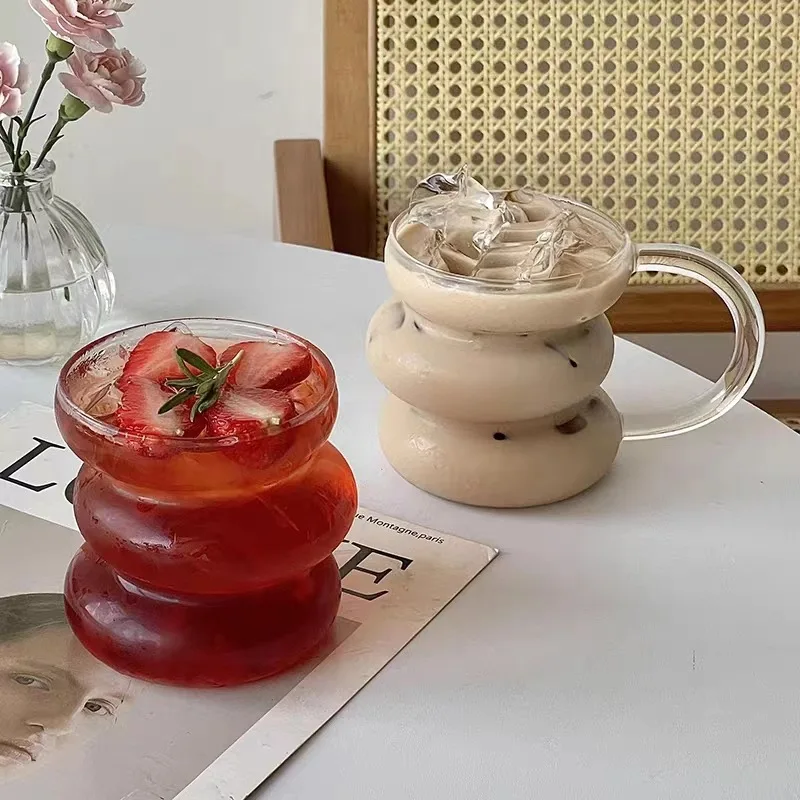 Стеклянная чашка из гофрированного стекла