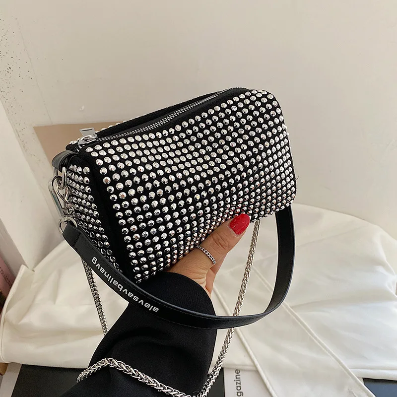 

2023 New internet celebrity fashion bag, mobile phone bag, diagonal cross bag, high-end and exquisite foreign style bag, saddle