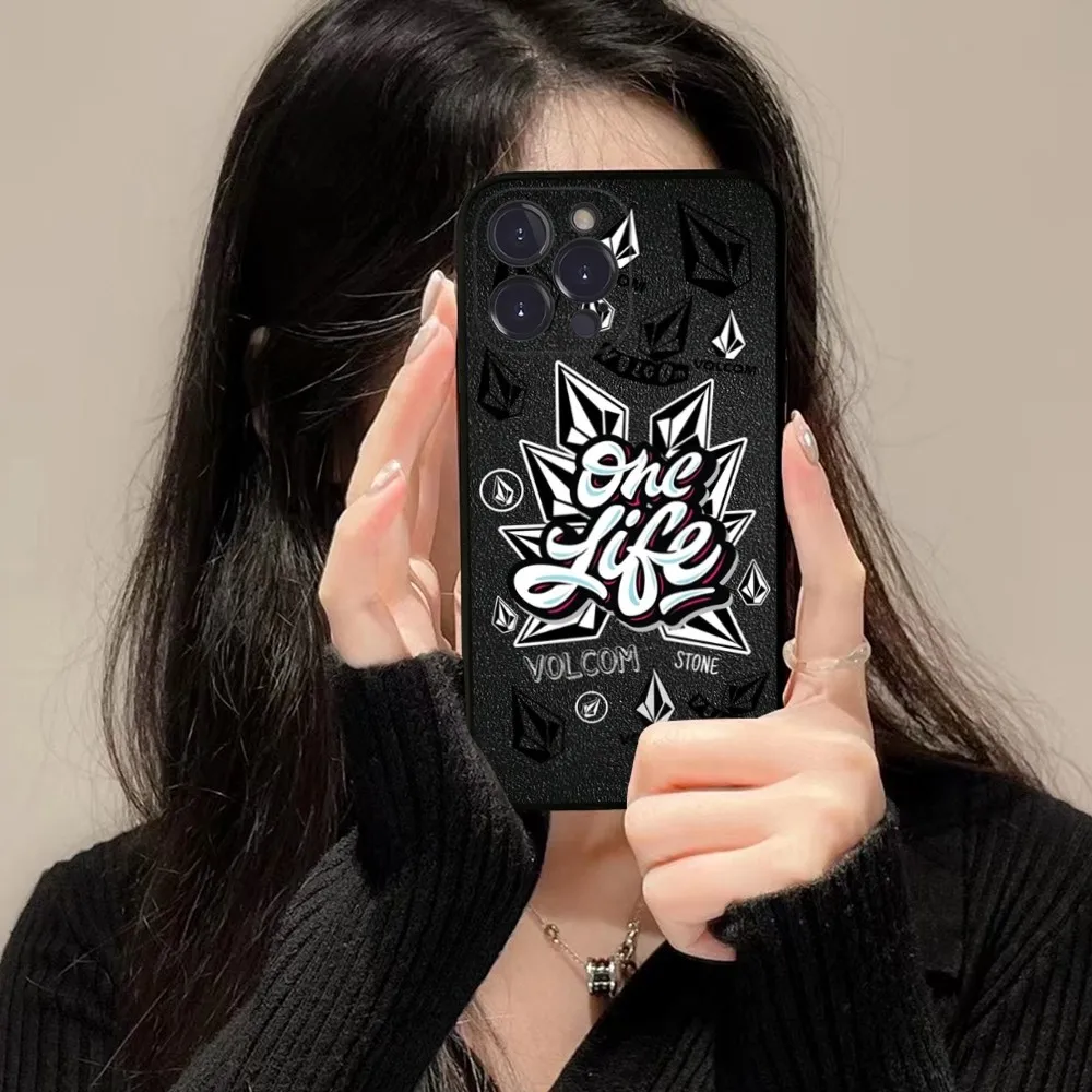 Luxury V-Volcom Phone Case For iPhone 15 14 11 12 13 Mini Pro XS Max Cover 6 7 8 Plus X XR SE 2020 Funda Shell