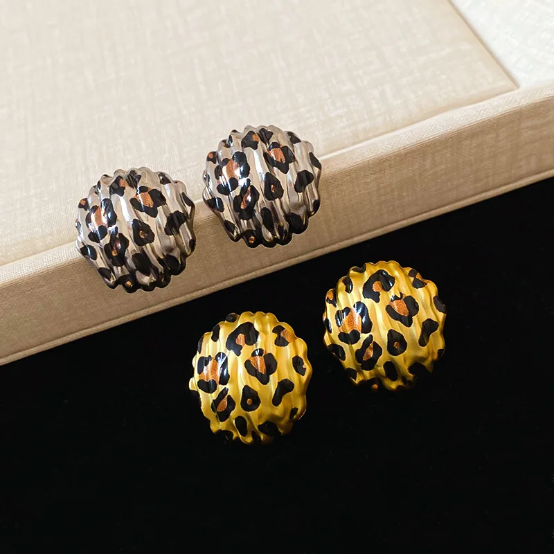 Круглые серьги в стиле ретро