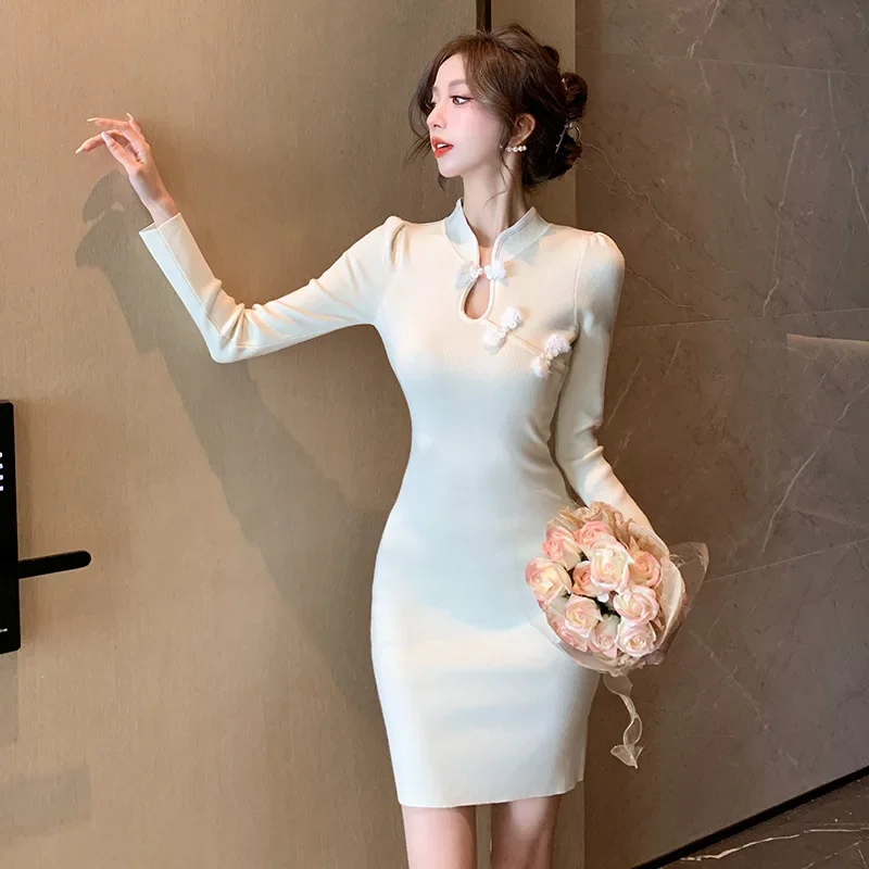 Осень/зима 2024 новое утягивающее трикотажное платье с длинными рукавами для