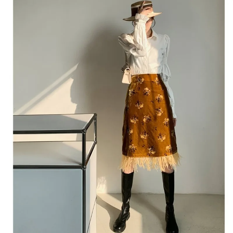 

Women's Skirt 2021 New Spring and Autumn French Elegant Retro Temperament Lady Flowery Tassel Stitching Velvet Skirt Embroider